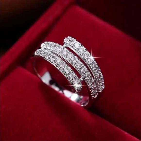 925 STERLING SILVER RING, CUTE RING, SHINY RING. - Picture 3 of 5